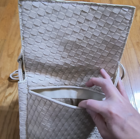 NWT Sondra Roberts Squared bag, cream color - Picture 11 of 16